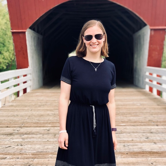 Meet your Posher, Alyssa - Picture 1 of 1